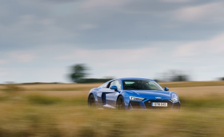 2020 Audi R8 V10 RWD Coupe (UK-Spec) Front Three-Quarter Wallpapers 450x275 (16)