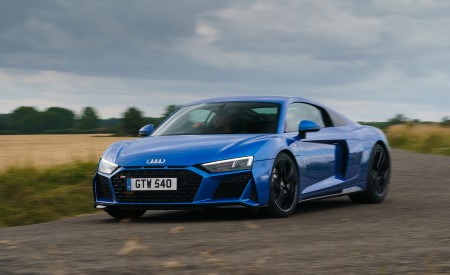 2020 Audi R8 V10 RWD Coupe (UK-Spec) Front Three-Quarter Wallpapers 450x275 (10)