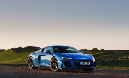 2020 Audi R8 V10 RWD Coupe (UK-Spec) Front Three-Quarter Wallpapers 450x275 (47)
