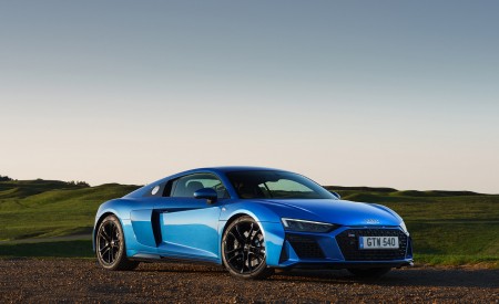 2020 Audi R8 V10 RWD Coupe (UK-Spec) Front Three-Quarter Wallpapers 450x275 (43)