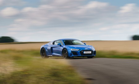2020 Audi R8 V10 RWD Coupe (UK-Spec) Front Three-Quarter Wallpapers 450x275 (17)