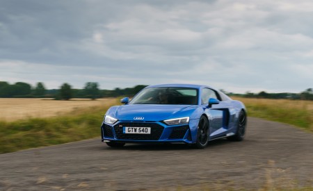 2020 Audi R8 V10 RWD Coupe (UK-Spec) Front Three-Quarter Wallpapers 450x275 (12)