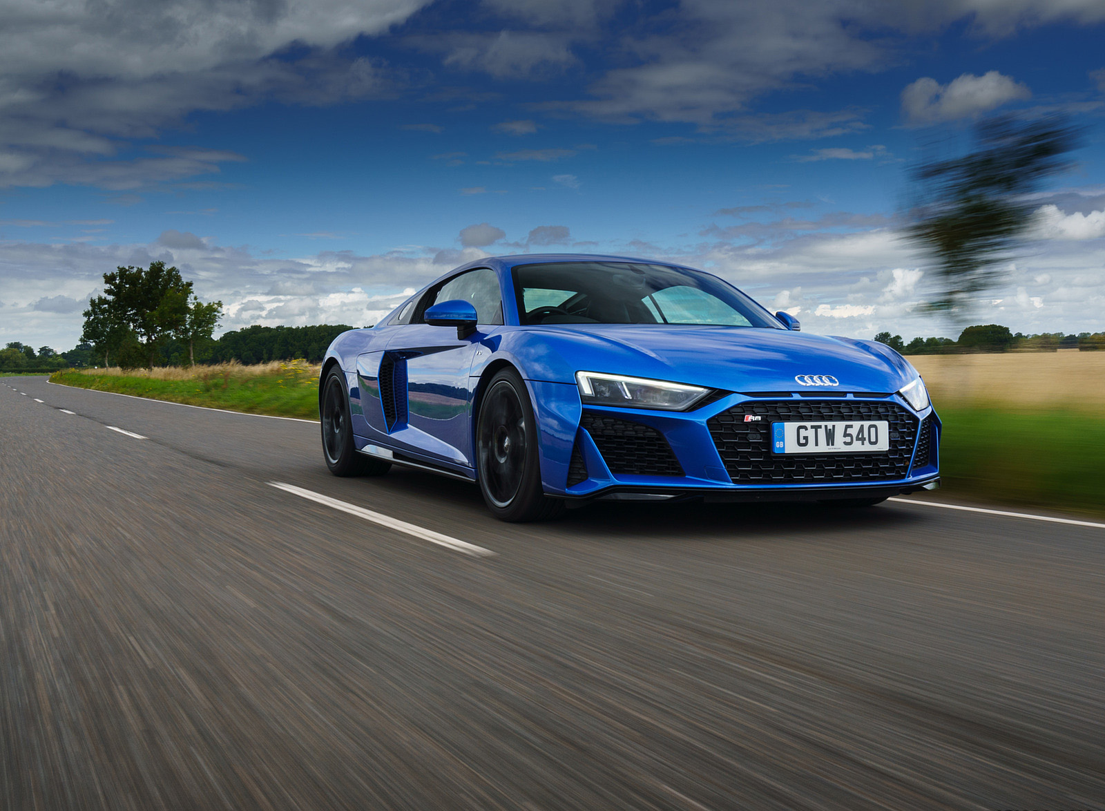 2020 Audi R8 V10 RWD Coupe (UK-Spec) Front Three-Quarter Wallpapers (5)