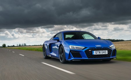 2020 Audi R8 V10 RWD Coupe (UK-Spec) Front Three-Quarter Wallpapers  450x275 (3)