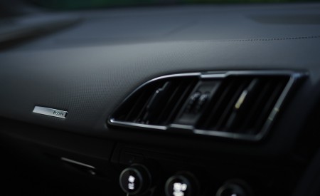 2020 Audi R8 V10 RWD Coupe (UK-Spec) Interior Detail Wallpapers 450x275 (109)