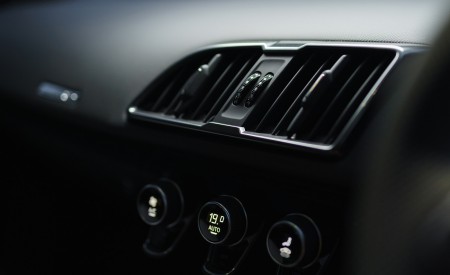2020 Audi R8 V10 RWD Coupe (UK-Spec) Interior Detail Wallpapers 450x275 (110)