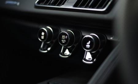 2020 Audi R8 V10 RWD Coupe (UK-Spec) Interior Detail Wallpapers 450x275 (111)