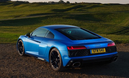 2020 Audi R8 V10 RWD Coupe (UK-Spec) Rear Three-Quarter Wallpapers 450x275 (50)