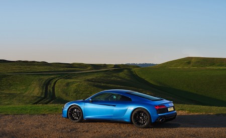 2020 Audi R8 V10 RWD Coupe (UK-Spec) Rear Three-Quarter Wallpapers 450x275 (52)