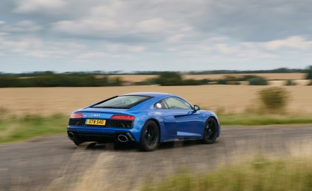 2020 Audi R8 V10 RWD Coupe (UK-Spec) Rear Three-Quarter Wallpapers 450x275 (31)
