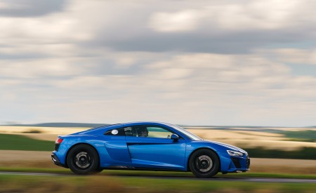 2020 Audi R8 V10 RWD Coupe (UK-Spec) Side Wallpapers 450x275 (40)