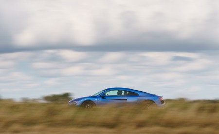 2020 Audi R8 V10 RWD Coupe (UK-Spec) Side Wallpapers 450x275 (33)