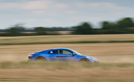 2020 Audi R8 V10 RWD Coupe (UK-Spec) Side Wallpapers 450x275 (21)