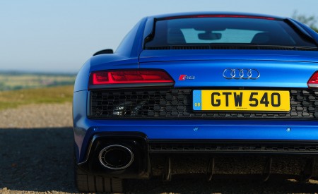 2020 Audi R8 V10 RWD Coupe (UK-Spec) Tail Light Wallpapers 450x275 (76)