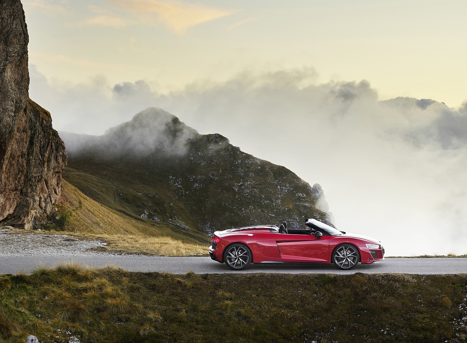2020 Audi R8 V10 RWD Spyder (Color: Tango Red) Side Wallpapers (9)