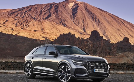 2020 Audi RS Q8 (Color: Daytona Grey) Front Three-Quarter Wallpapers 450x275 (134)