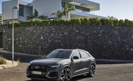 2020 Audi RS Q8 (Color: Daytona Grey) Front Three-Quarter Wallpapers 450x275 (137)