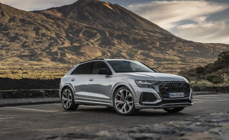 2020 Audi RS Q8 (Color: Florett Silver) Front Three-Quarter Wallpapers 450x275 (90)