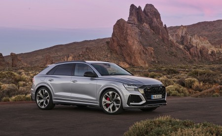 2020 Audi RS Q8 (Color: Florett Silver) Front Three-Quarter Wallpapers 450x275 (91)