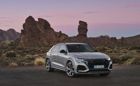2020 Audi RS Q8 (Color: Florett Silver) Front Three-Quarter Wallpapers 450x275 (92)