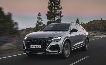 2020 Audi RS Q8 (Color: Florett Silver) Front Three-Quarter Wallpapers 450x275 (71)