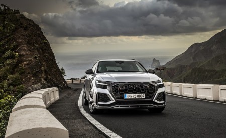 2020 Audi RS Q8 (Color: Florett Silver) Front Wallpapers 450x275 (72)