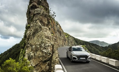 2020 Audi RS Q8 (Color: Florett Silver) Front Wallpapers 450x275 (81)