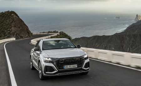 2020 Audi RS Q8 (Color: Florett Silver) Front Wallpapers 450x275 (74)