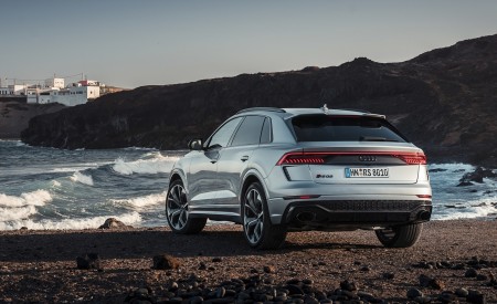 2020 Audi RS Q8 (Color: Florett Silver) Rear Three-Quarter Wallpapers 450x275 (107)