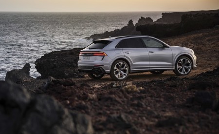 2020 Audi RS Q8 (Color: Florett Silver) Rear Three-Quarter Wallpapers 450x275 (108)