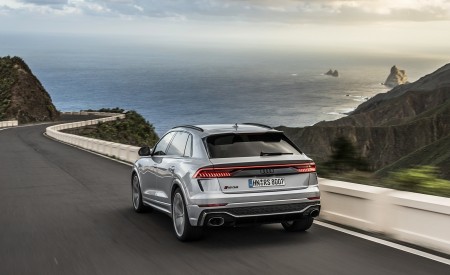 2020 Audi RS Q8 (Color: Florett Silver) Rear Three-Quarter Wallpapers 450x275 (77)