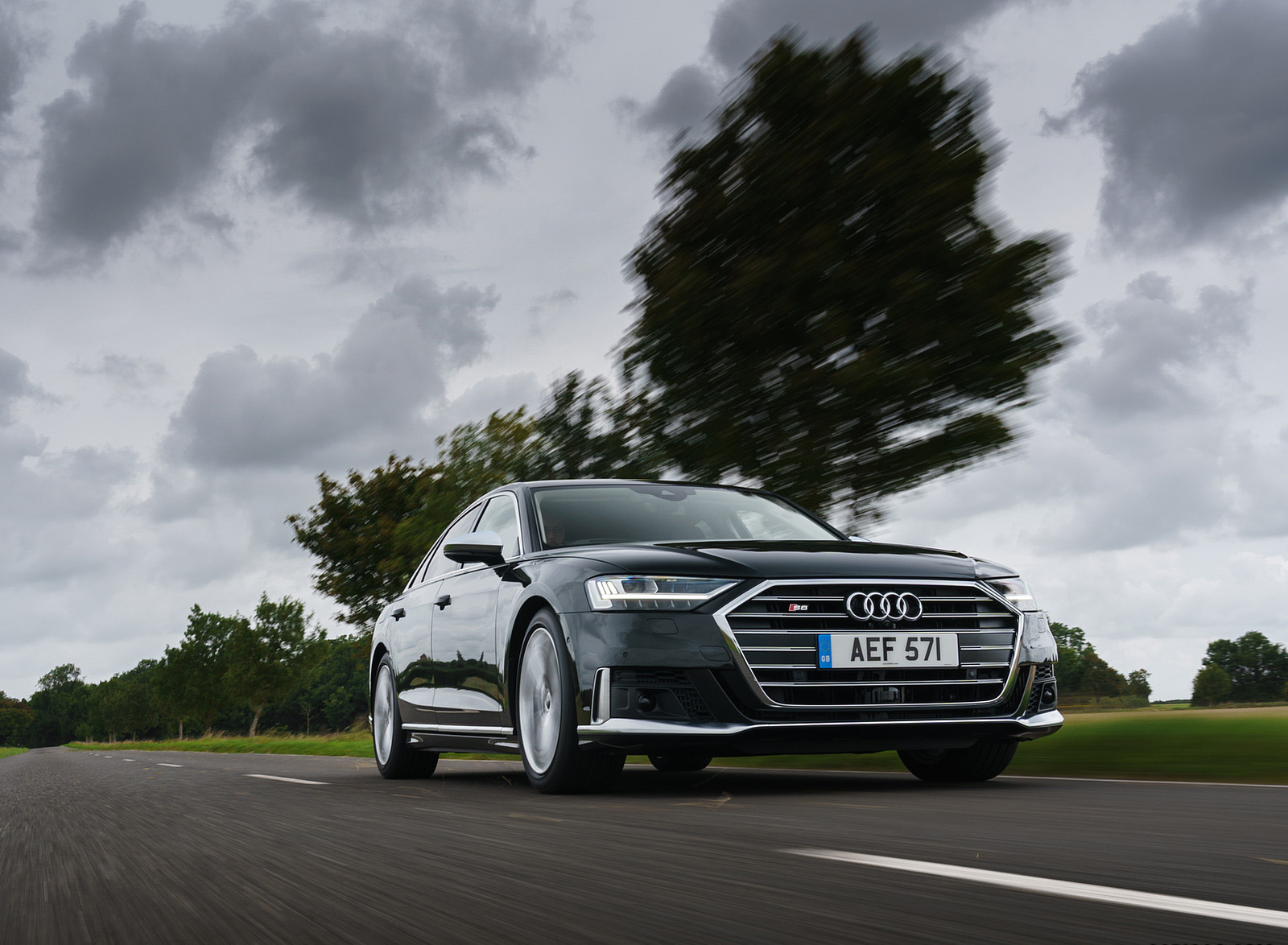2020 Audi S8 (UK-Spec) Front Three-Quarter Wallpapers (5)
