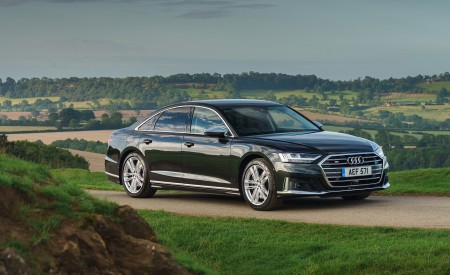 2020 Audi S8 (UK-Spec) Front Three-Quarter Wallpapers 450x275 (31)
