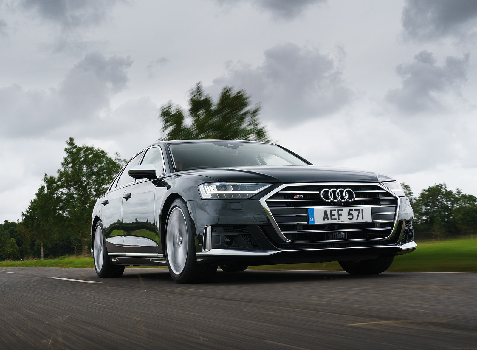 2020 Audi S8 (UK-Spec) Front Three-Quarter Wallpapers  (6)