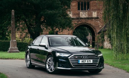 2020 Audi S8 (UK-Spec) Front Three-Quarter Wallpapers 450x275 (32)
