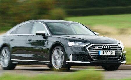2020 Audi S8 (UK-Spec) Front Three-Quarter Wallpapers 450x275 (27)