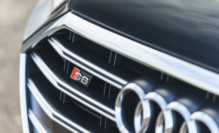 2020 Audi S8 (UK-Spec) Grille Wallpapers 450x275 (49)