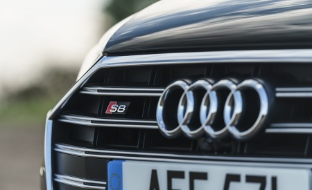 2020 Audi S8 (UK-Spec) Grille Wallpapers 450x275 (48)
