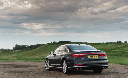 2020 Audi S8 (UK-Spec) Rear Three-Quarter Wallpapers 450x275 (34)