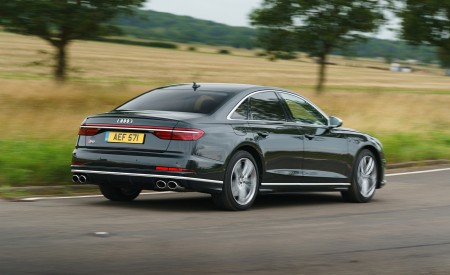 2020 Audi S8 (UK-Spec) Rear Three-Quarter Wallpapers 450x275 (17)
