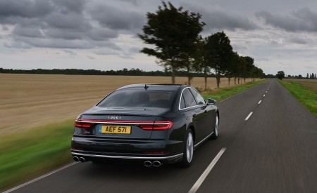 2020 Audi S8 (UK-Spec) Rear Three-Quarter Wallpapers 450x275 (10)