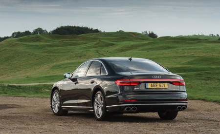 2020 Audi S8 (UK-Spec) Rear Three-Quarter Wallpapers  450x275 (35)