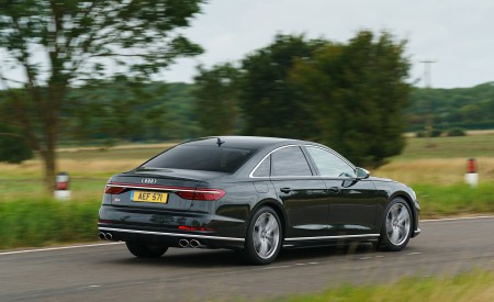 2020 Audi S8 (UK-Spec) Rear Three-Quarter Wallpapers 450x275 (25)