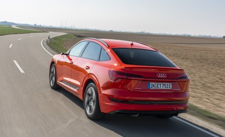 2020 Audi e-tron Sportback (Color: Catalunya Red) Rear Three-Quarter Wallpapers 450x275 (7)