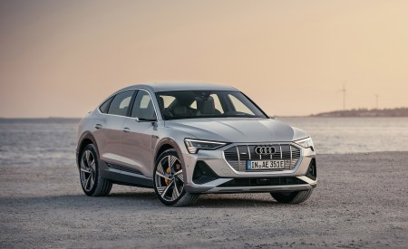 2020 Audi e-tron Sportback (Color: Florett Silver) Front Three-Quarter Wallpapers 450x275 (59)