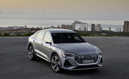 2020 Audi e-tron Sportback (Color: Florett Silver) Front Three-Quarter Wallpapers 450x275 (68)