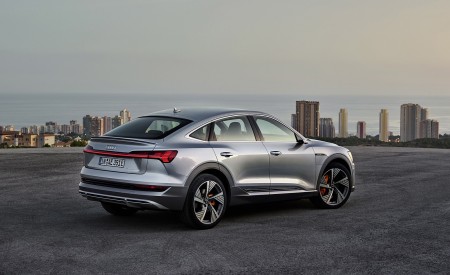 2020 Audi e-tron Sportback (Color: Florett Silver) Rear Three-Quarter Wallpapers 450x275 (72)