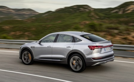 2020 Audi e-tron Sportback (Color: Florett Silver) Rear Three-Quarter Wallpapers 450x275 (61)