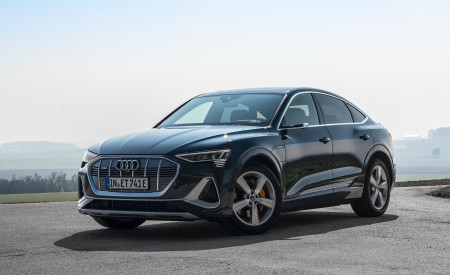 2020 Audi e-tron Sportback (Color: Plasma Blue) Front Three-Quarter Wallpapers 450x275 (24)