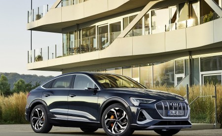 2020 Audi e-tron Sportback (Color: Plasma Blue) Front Three-Quarter Wallpapers 450x275 (55)
